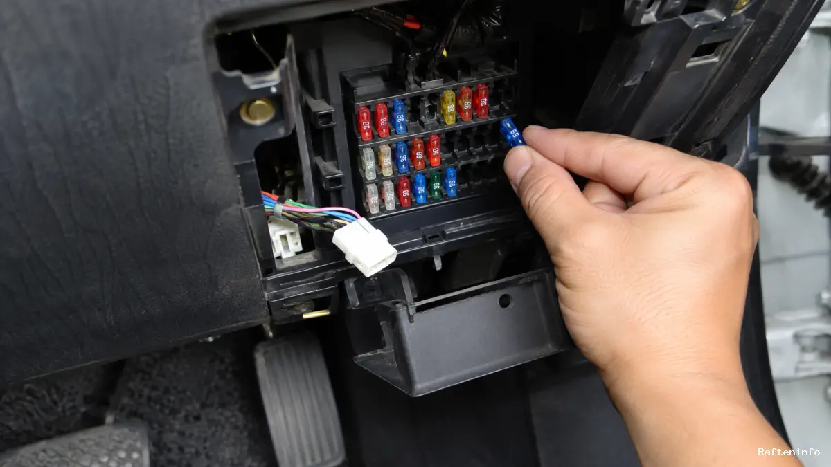 Trik Anti Maling: Mencabut Sikring Mobil agar Tak Bisa Distarter