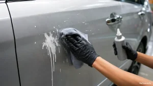 Cat Menempel di Bodi Mobil, Begini Cara Membersihkannya dengan Aman